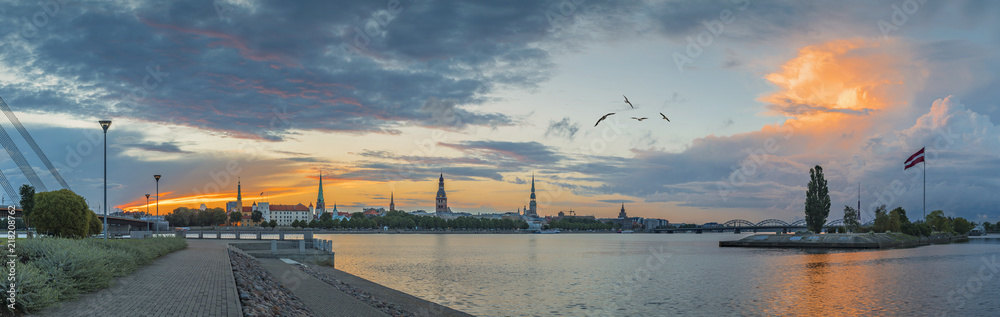 Major Buildings Riga Foto de Stock Medieval buildings in historical center of old Riga - the ...