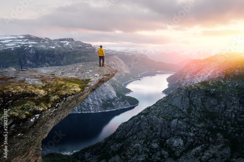 Cuadros en Lienzo Alone tourist on Trolltunga rock - most spectacular and famous scenic cliff in N