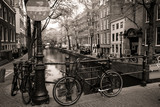 Fototapeta Przestrzenne - Amsterdam monochrom - canals&bikes
