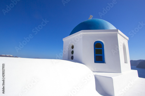 Fotografie, Obraz Chiesa con la cupola blu ad Oia Santorini
