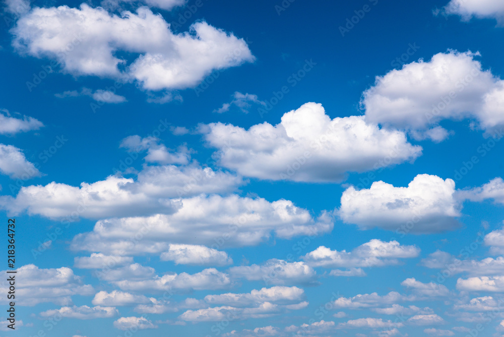 White cumulus clouds - obrazy, fototapety, plakaty 