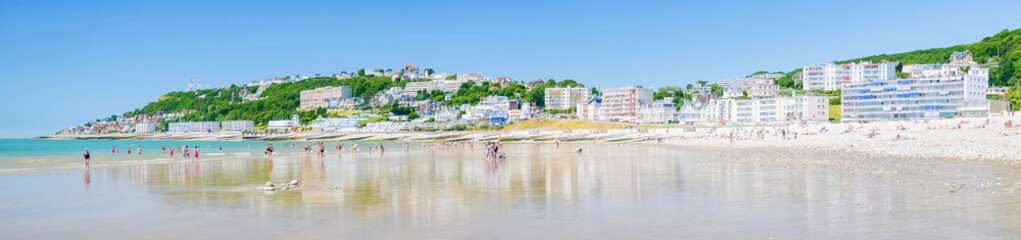 Wall Mural - Le Havre et sa plage en Normandie, France