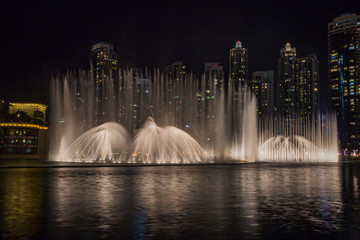 Wall Mural - Dubai dancing fountain show