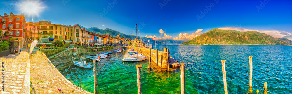 Promenade und Hafen in Cannobio am Lago Maggiore, Piemont, Italien  - obrazy, fototapety, plakaty 