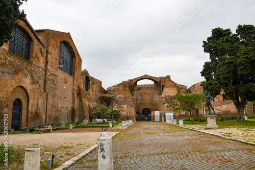 ローマ市内の古代遺跡 イタリア ディオクレティアヌス浴場跡であるローマ国立博物館の建物 Stock Photo Adobe Stock
