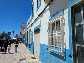 Naklejka na meble Gebäudefassaden der Altstadt von Olhão, Portugal
