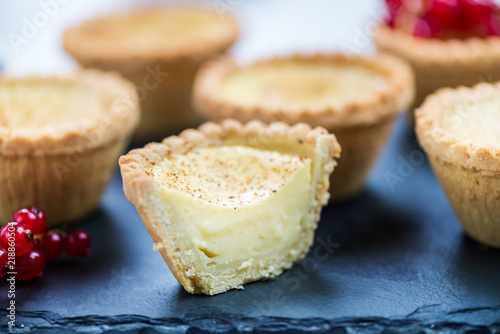 Fotografía Egg Custard Tart, traditional English, Portuguese, Chinese desse