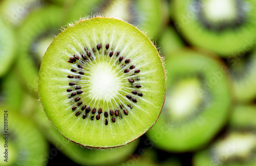 slice of kiwi on kiwi background Poster Mural XXL