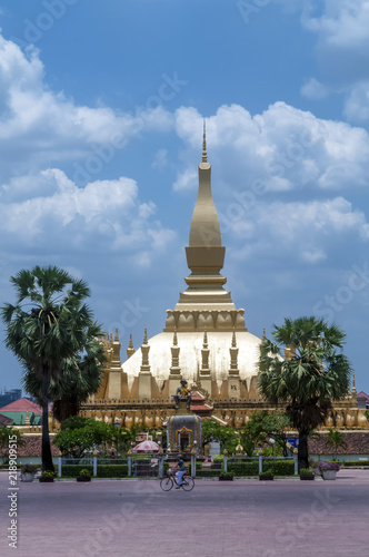 Fotografia The beautiful and famous Pha That Luang stupa in Vientiane, Laos