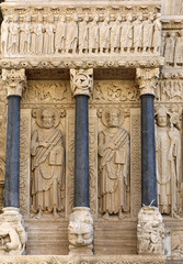 Canvas Print - Statues of apostles on the west portal  Saint Trophime Cathedral in Arles, France. Bouches-du-Rhone,  France