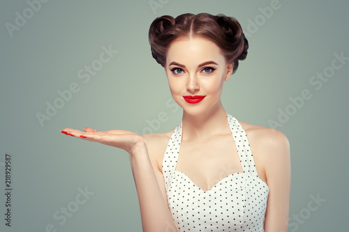 Fotografía Pinup woman beauty portrait vintage retro girl model in polka dot dress