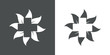 Icono plano cruz espacio negativo en hojas en gris y blanco