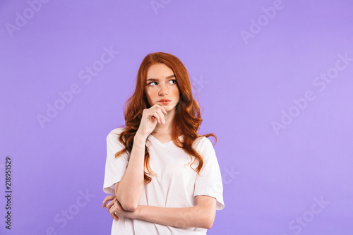 Fotomural Portrait of a pensive young girl standing