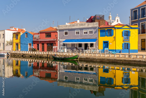 Fotografie, Obraz Colorful town of Aveiro and reflections in canal waters.