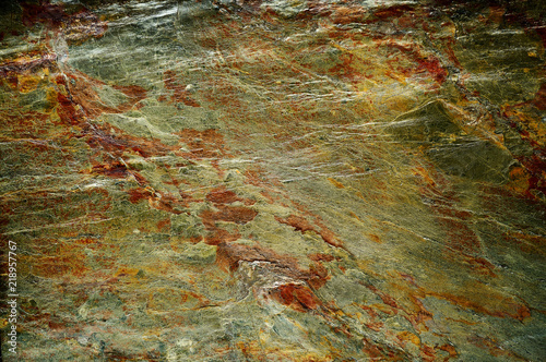 Fototapeta Rock surface structure background in green-gold and copper tones