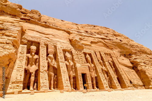 Photographie Abu Simbel, The Rock Temple in Nubia, Southern Egypt commemorating Pharaoh Rames