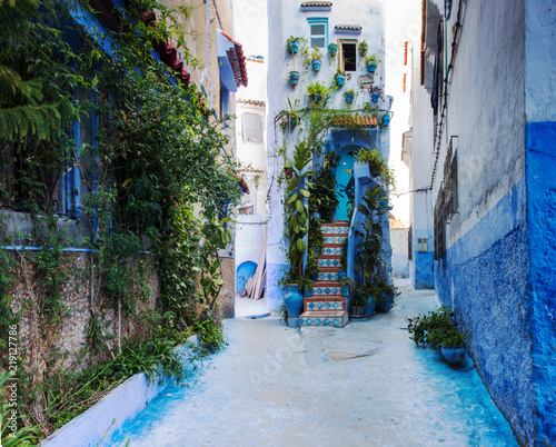 tradycyjni-marokanscy-architektoniczni-szczegoly-w-blekitnym-miescie-chefchaouen-maroko-afryka