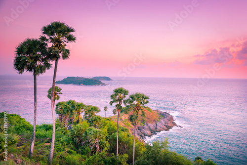 Fotografía Landscape view point of Laem Phromthep Cape at sunset sky