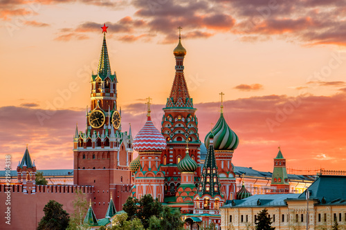 Fotografía St. Basil's Cathedral and the Spassky Tower of the Moscow Kremli