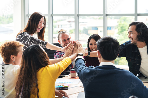 Fotografía group of young multiethnic diverse people gesture hand high five, laughing and smiling together in brainstorm meeting at office