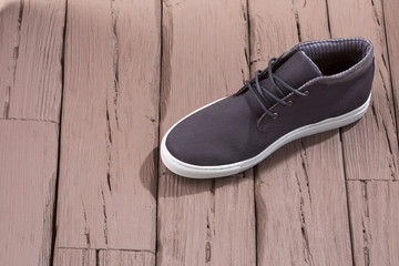 Shoe with white sole for men