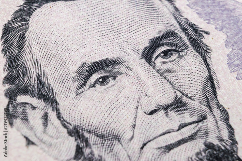 Foto Close up view Portrait of Abraham Lincoln on the one five dollar bill