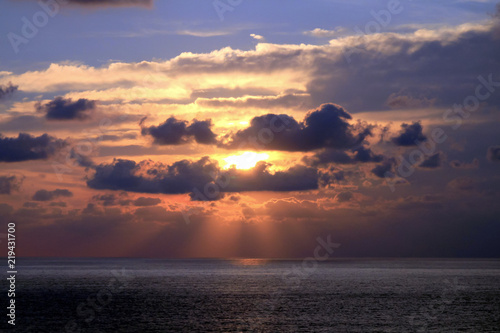 Fotografija Sunset and Sunbeams through Tropical Clouds Formation over Acapulco Bay