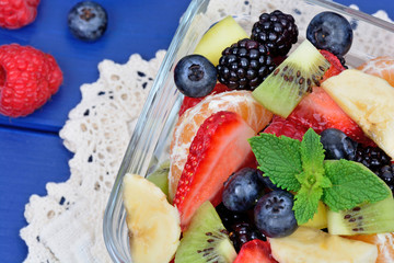 Canvas Print - Fresh fruit salad in a transparent bowl