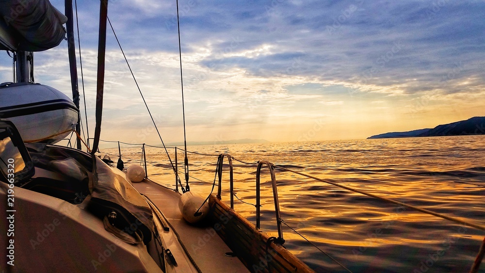 Obraz na płótnie Jacht morze zachód słońca  w salonie