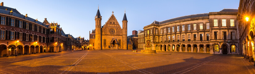 Canvas Print - Binnenhof the hague netherlands in the evening high definition panorama