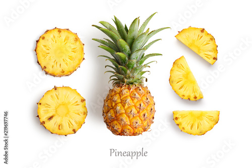 Fotomural Fresh whole and cut pineapple