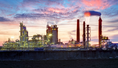 Canvas Print - Petrochemical plant at night, oil and gas industrial