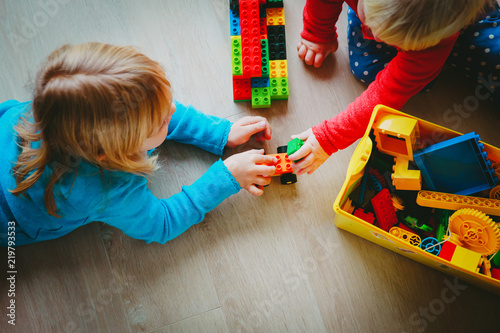 Fotografia kids play with plastic blocks, learning concept