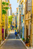 Fototapeta Uliczki - A narrow street in the Le Panier district of Marseille, France
