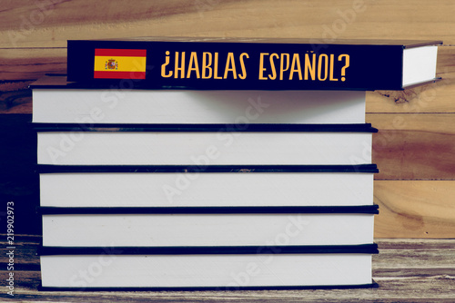 Verschiedene Bücher und ein Buch für spanische Sprache ...