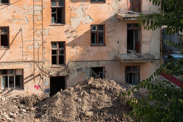 Demolition of an apartment house