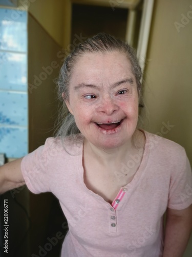 Photographie portrait of old woman with down syndrome