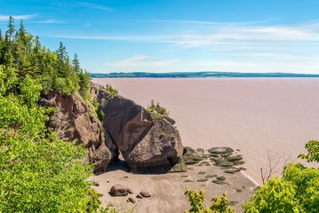 Canvas Print - Outflow in the Bay of Fundy - view of the exposed coast, Canada