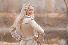  Stylish Blond Woman  In The Autumn Park