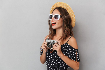 Canvas Print - Portrait of a cheerful young girl in dress and straw hat