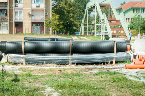 Fotografía Big black and orange plastic water supply or sewerage drainage pipes prepared fo