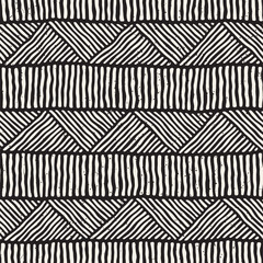 Seamless geometric doodle lines pattern in black and white. Adstract hand drawn retro texture.