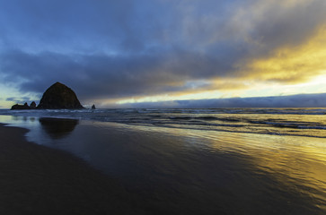 Wall Mural - Colorful sunset along the beach on Haystack Rock in Oregon