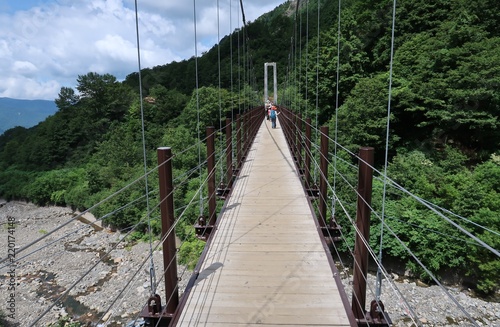 Fototapeta most linowy  most-z-dlugimi-linami