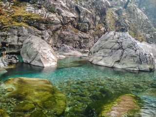  journey mountain blue lake, a river among rocks and rocks.