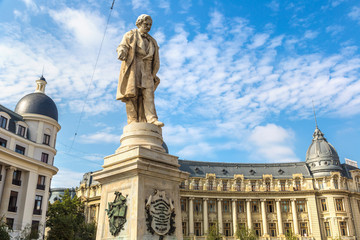 Fototapete - Statue in Bucharest