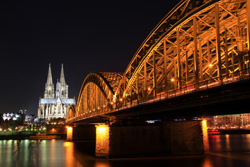 Kölner Dom mit Hohenzollernbrücke