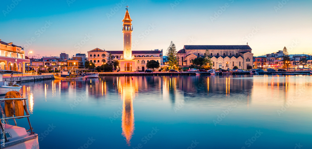 Obraz na płótnie Picturesque spring sunset in the Zakynthos city. Great evening view of the town hall and Saint Dionysios Church, Ionian Sea, Zakynthos island, Greece, Europe. Traveling concept background. w salonie