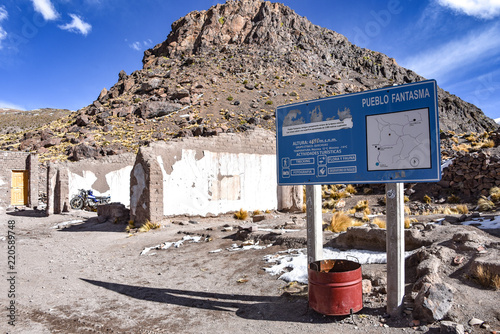 Fotografía Pueblo Fantasma, an abandoned mining town near San Antonio de Lipez in the Sud L