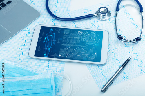 Fotografía Medical full body screening software on tablet and healthcare devices